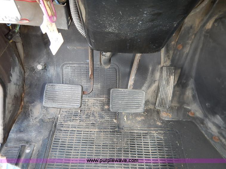 image for item I5126 1991 International 4700 tow truck