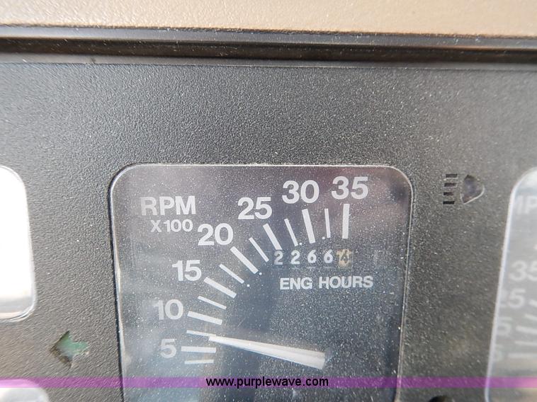 image for item I5126 1991 International 4700 tow truck