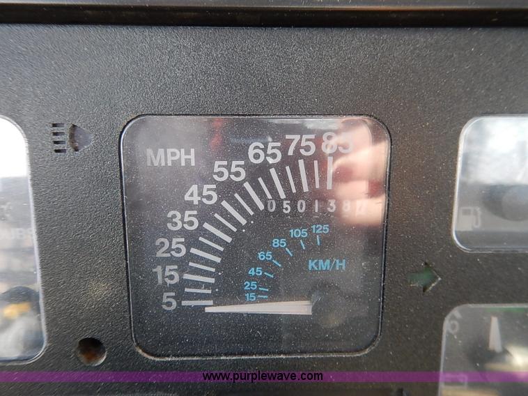 image for item I5126 1991 International 4700 tow truck