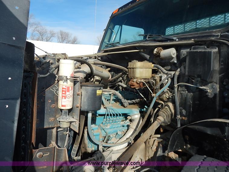 image for item I5126 1991 International 4700 tow truck