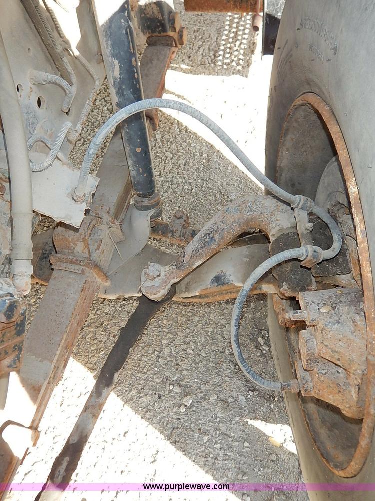 image for item I5126 1991 International 4700 tow truck