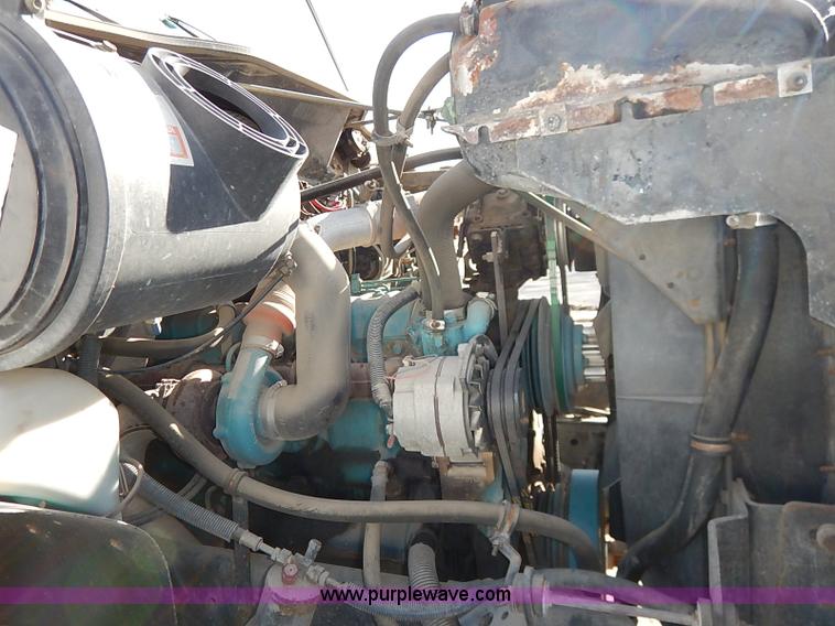 image for item I5126 1991 International 4700 tow truck