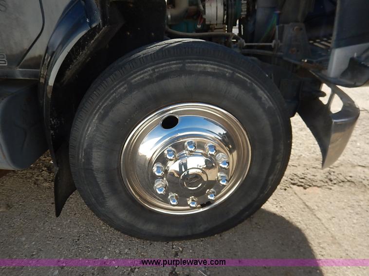 image for item I5126 1991 International 4700 tow truck