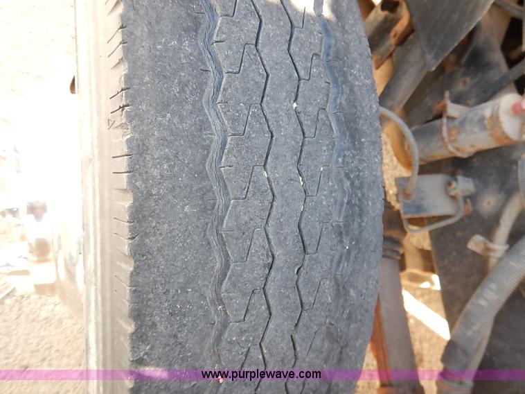 image for item I5126 1991 International 4700 tow truck