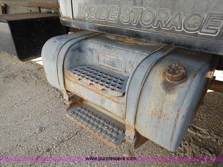 image for item I5126 1991 International 4700 tow truck