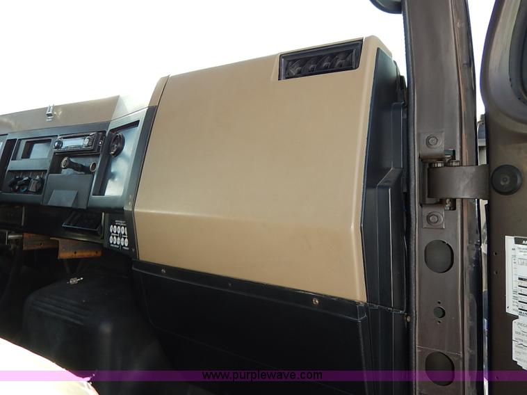 image for item I5126 1991 International 4700 tow truck