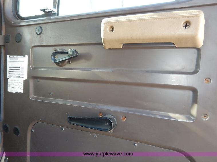 image for item I5126 1991 International 4700 tow truck