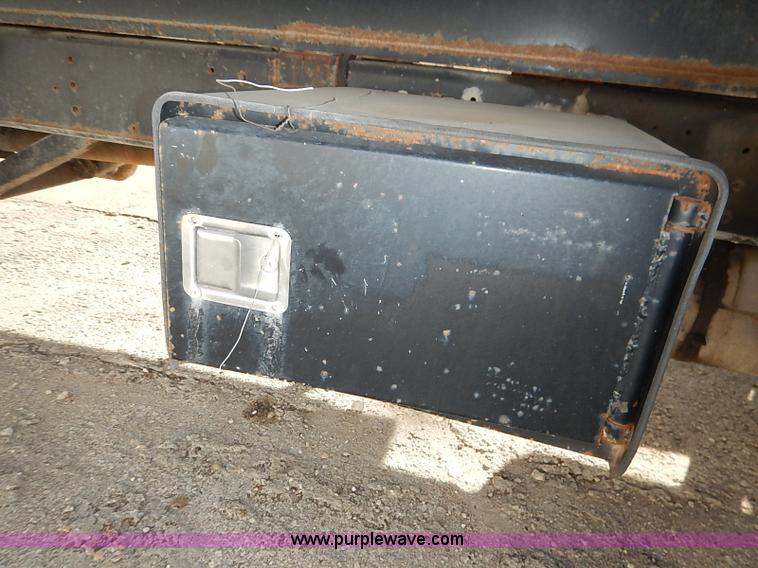 image for item I5126 1991 International 4700 tow truck