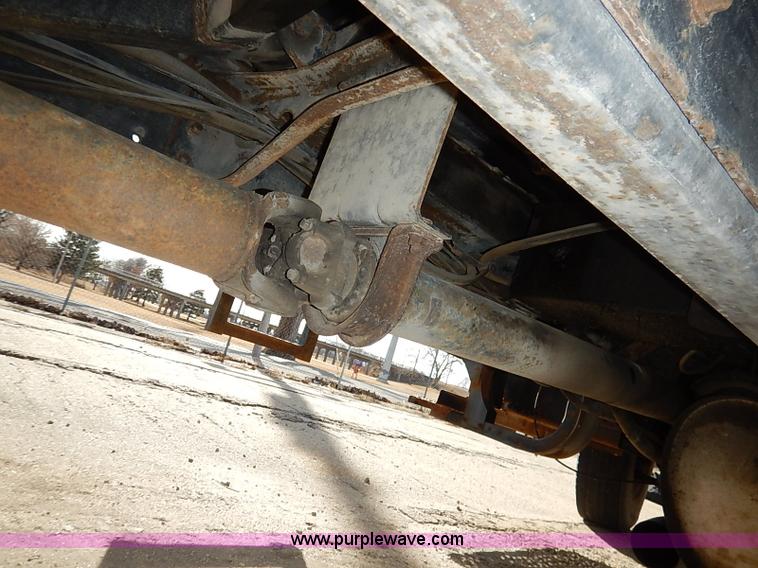 image for item I5126 1991 International 4700 tow truck