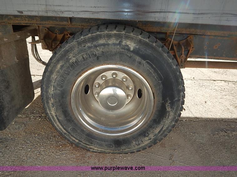 image for item I5126 1991 International 4700 tow truck