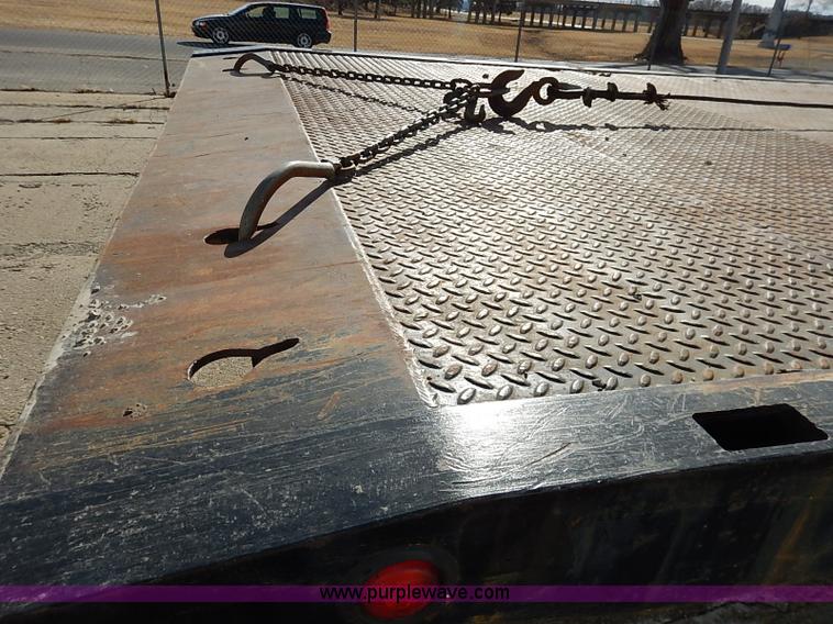 image for item I5126 1991 International 4700 tow truck