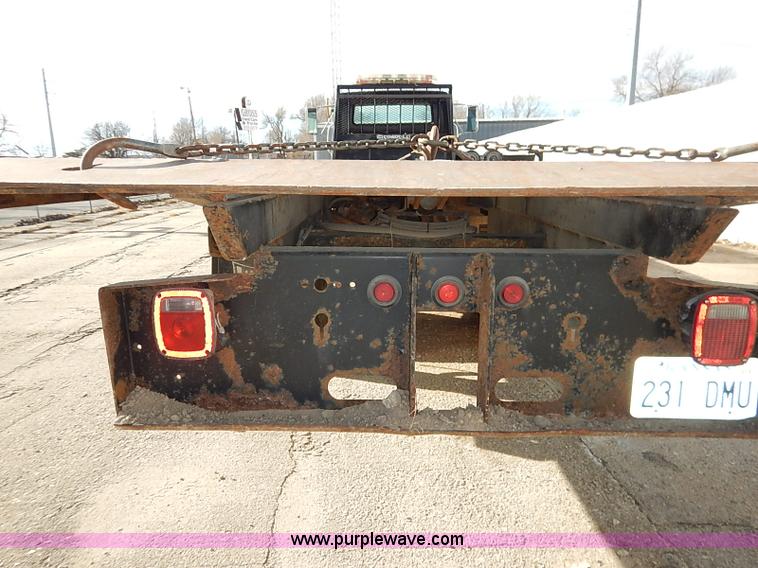 image for item I5126 1991 International 4700 tow truck