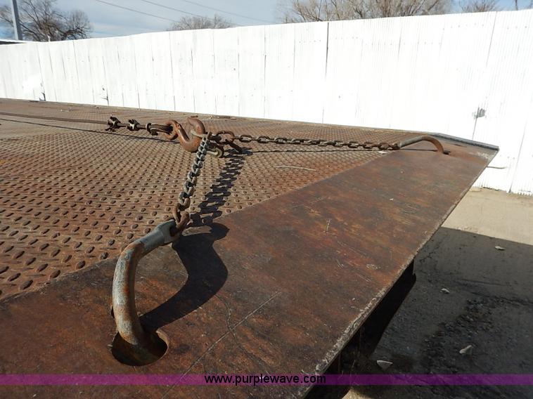 image for item I5126 1991 International 4700 tow truck