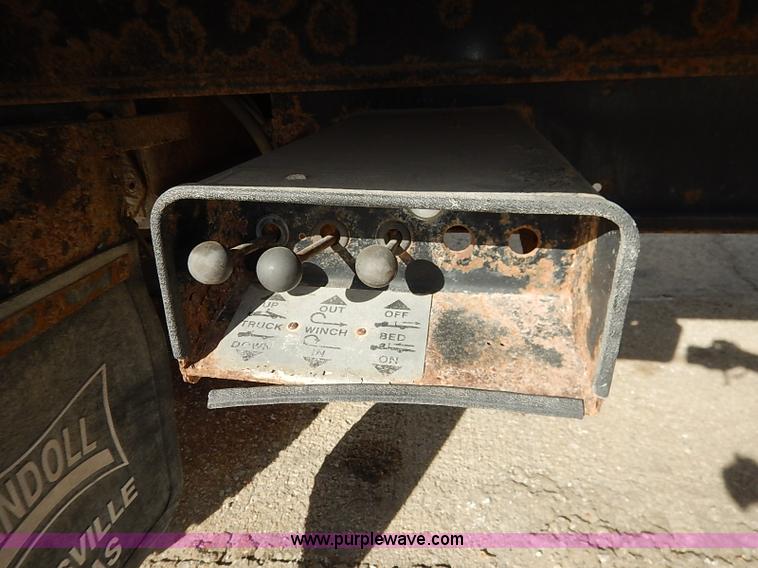 image for item I5126 1991 International 4700 tow truck