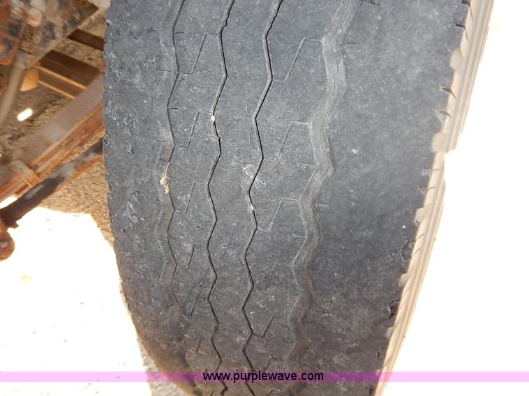 image for item I5126 1991 International 4700 tow truck