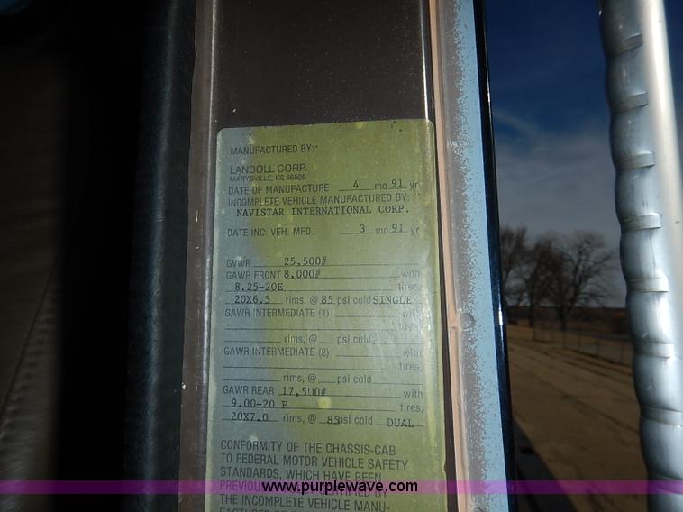 image for item I5126 1991 International 4700 tow truck