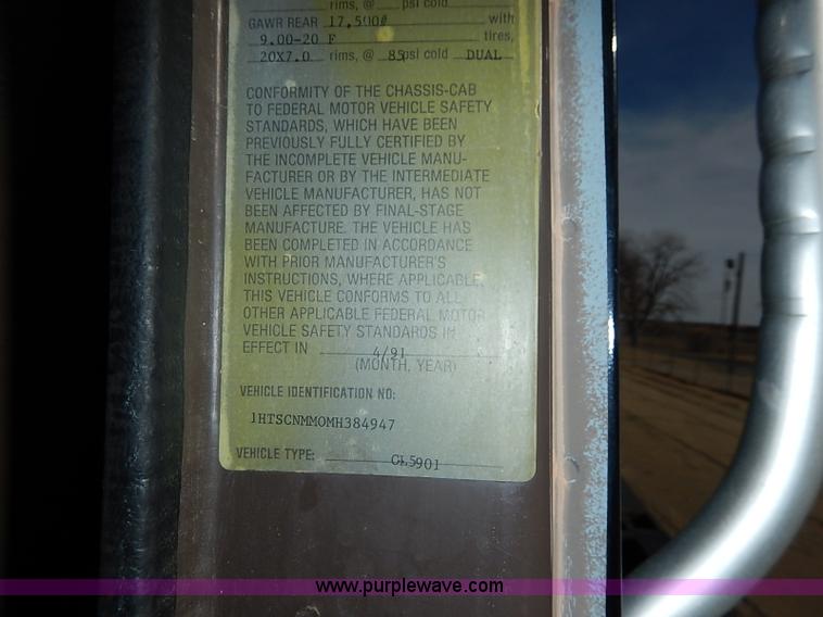 image for item I5126 1991 International 4700 tow truck