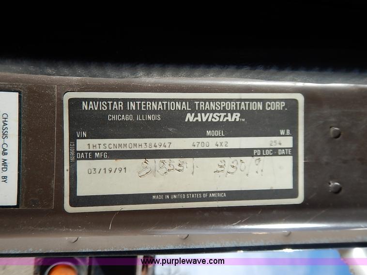 image for item I5126 1991 International 4700 tow truck