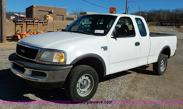 image for item I5132 1998 Ford F150 XL SuperCab pickup truck