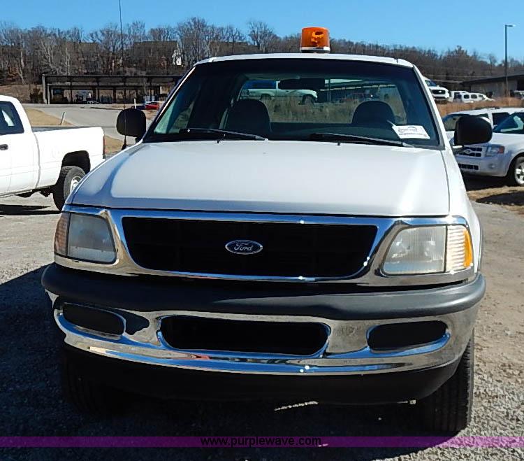 image for item I5132 1998 Ford F150 XL SuperCab pickup truck
