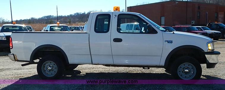 image for item I5132 1998 Ford F150 XL SuperCab pickup truck