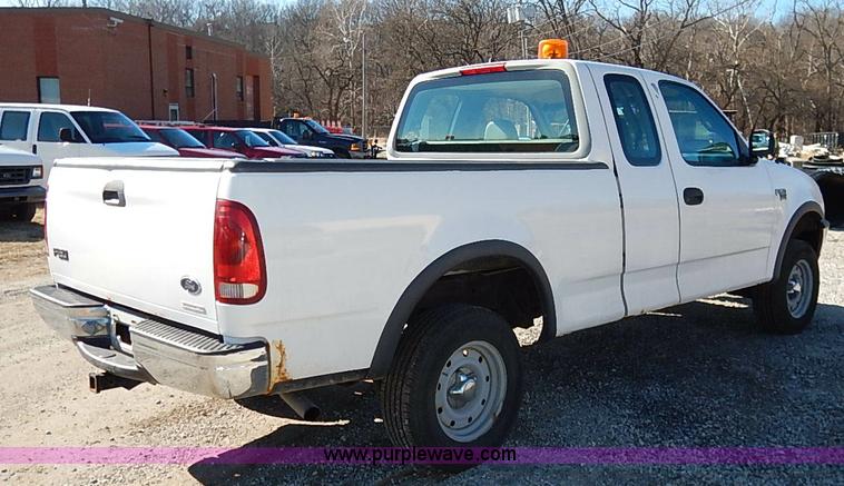 image for item I5132 1998 Ford F150 XL SuperCab pickup truck