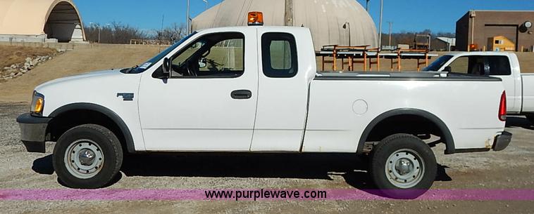image for item I5132 1998 Ford F150 XL SuperCab pickup truck