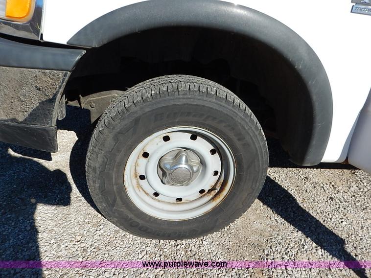 image for item I5132 1998 Ford F150 XL SuperCab pickup truck