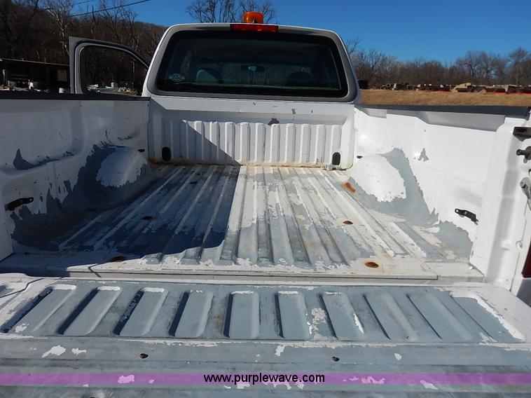 image for item I5132 1998 Ford F150 XL SuperCab pickup truck