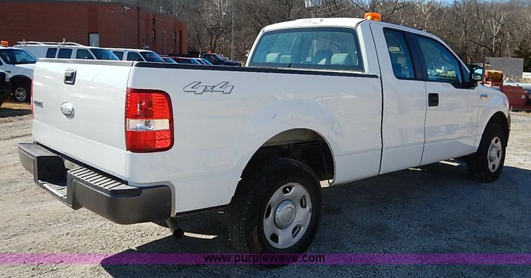 image for item I5136 2007 Ford F150 XL SuperCab pickup truck