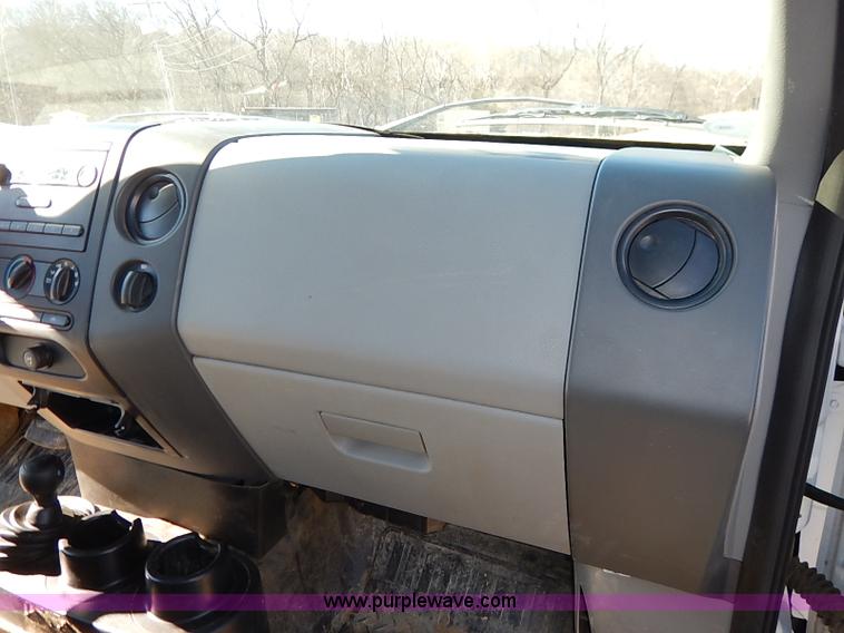 image for item I5136 2007 Ford F150 XL SuperCab pickup truck