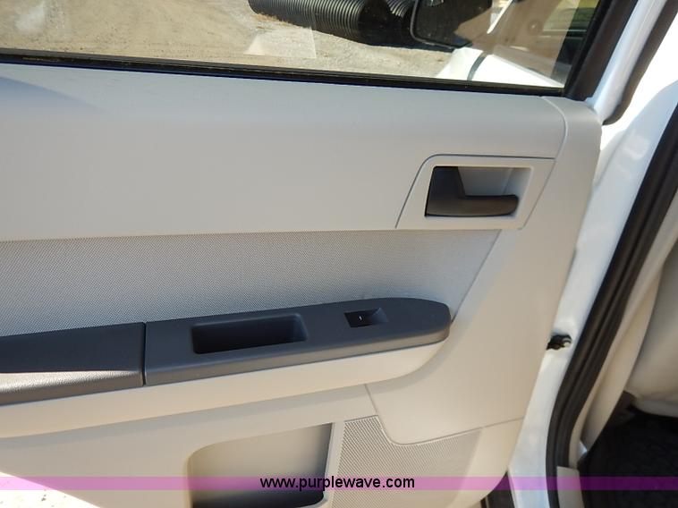 image for item I5137 2012 Ford Escape Hybrid SUV