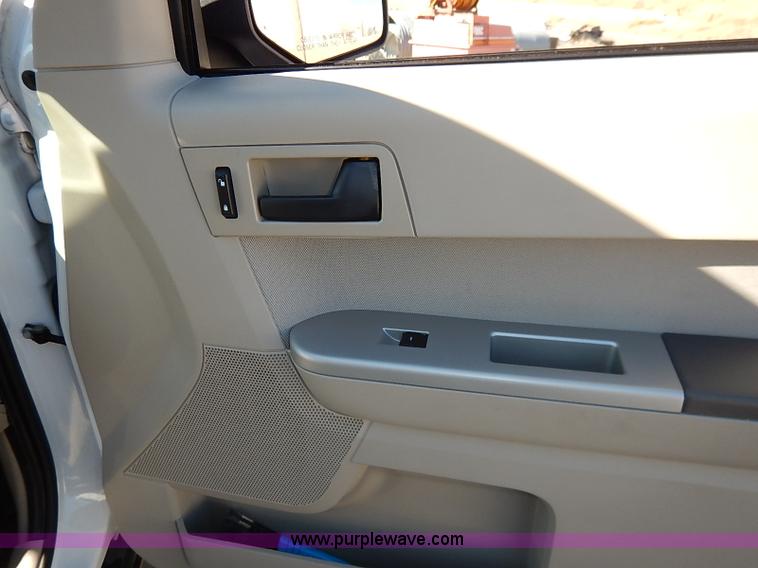 image for item I5137 2012 Ford Escape Hybrid SUV