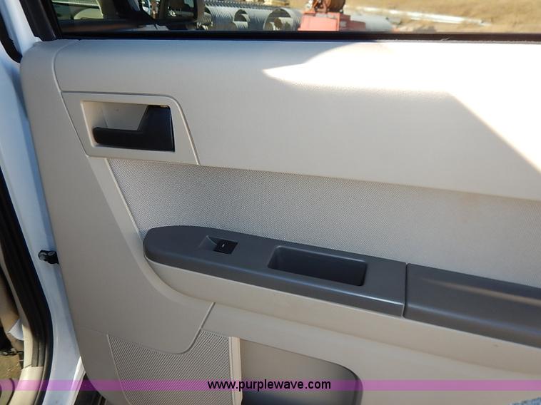 image for item I5137 2012 Ford Escape Hybrid SUV