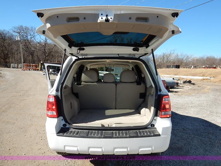 image for item I5137 2012 Ford Escape Hybrid SUV