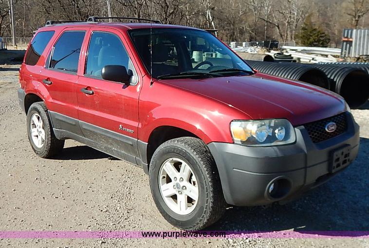 image for item I5138 2005 Ford Escape Hybrid SUV