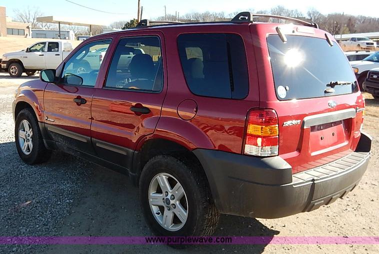 image for item I5138 2005 Ford Escape Hybrid SUV