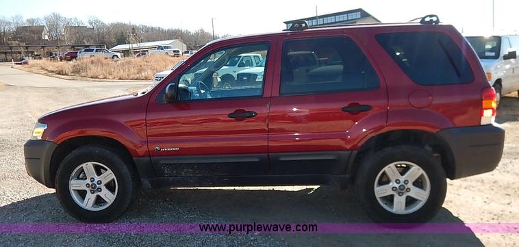 image for item I5138 2005 Ford Escape Hybrid SUV