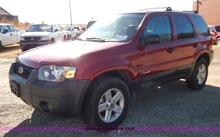 image for item I5138 2005 Ford Escape Hybrid SUV