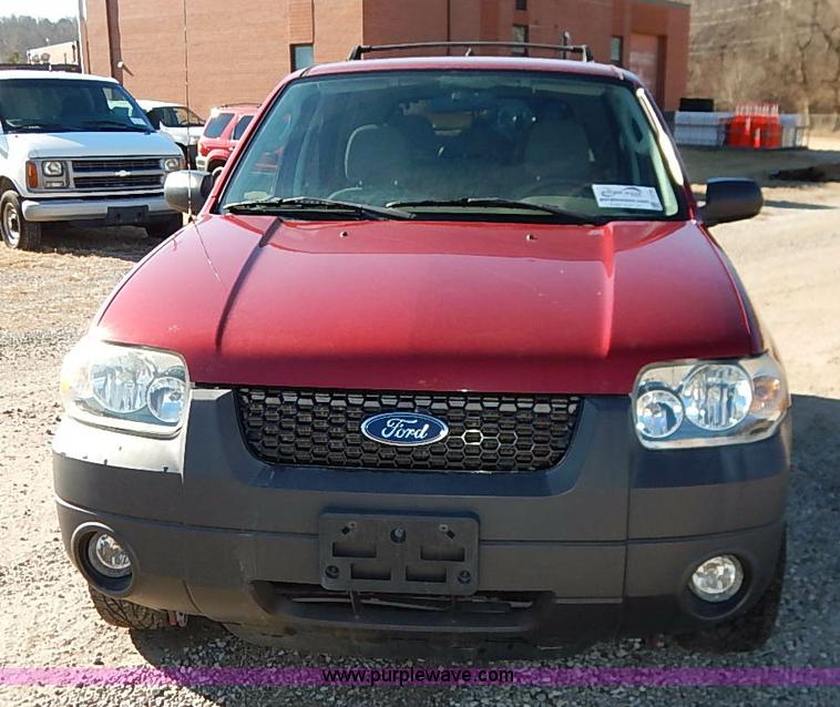 image for item I5138 2005 Ford Escape Hybrid SUV