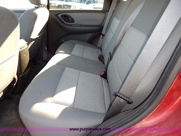 image for item I5138 2005 Ford Escape Hybrid SUV