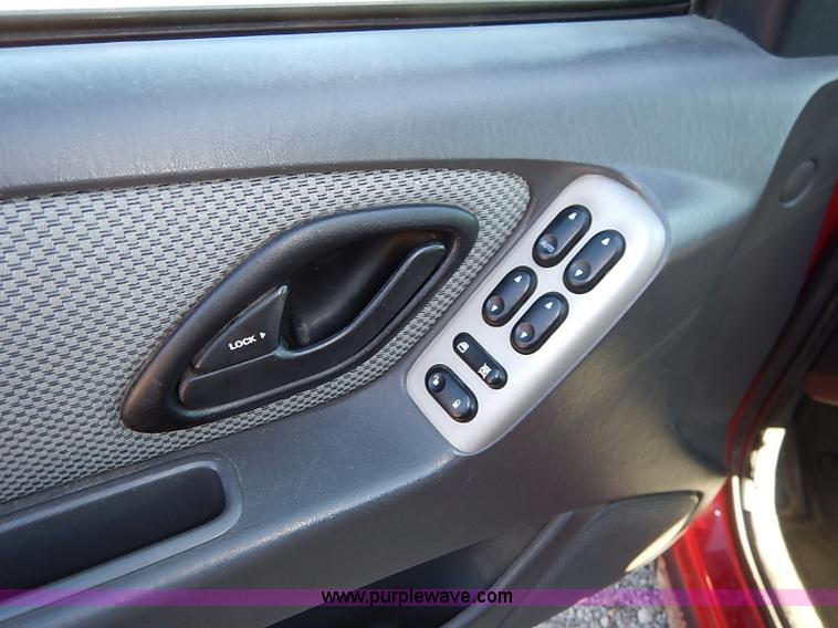 image for item I5138 2005 Ford Escape Hybrid SUV