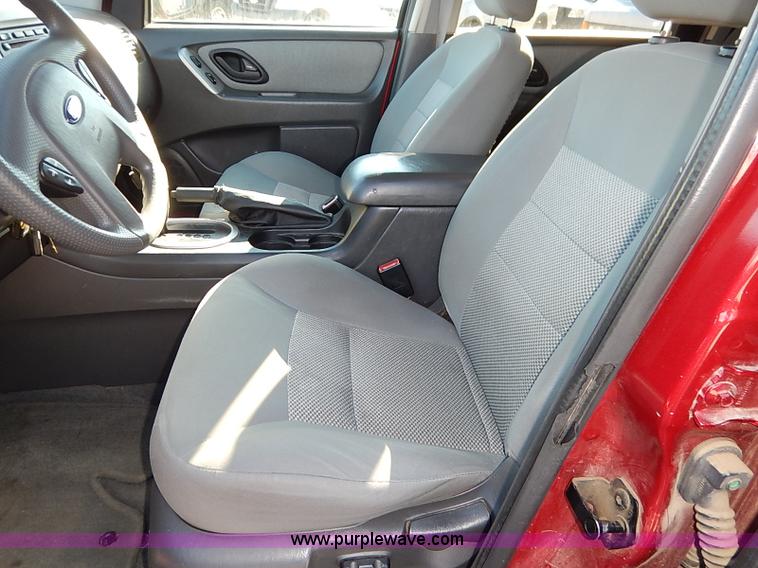 image for item I5138 2005 Ford Escape Hybrid SUV