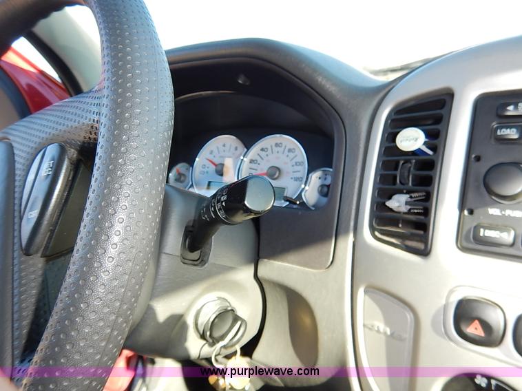 image for item I5138 2005 Ford Escape Hybrid SUV