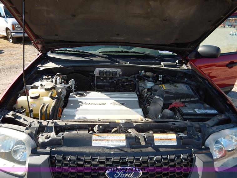image for item I5138 2005 Ford Escape Hybrid SUV