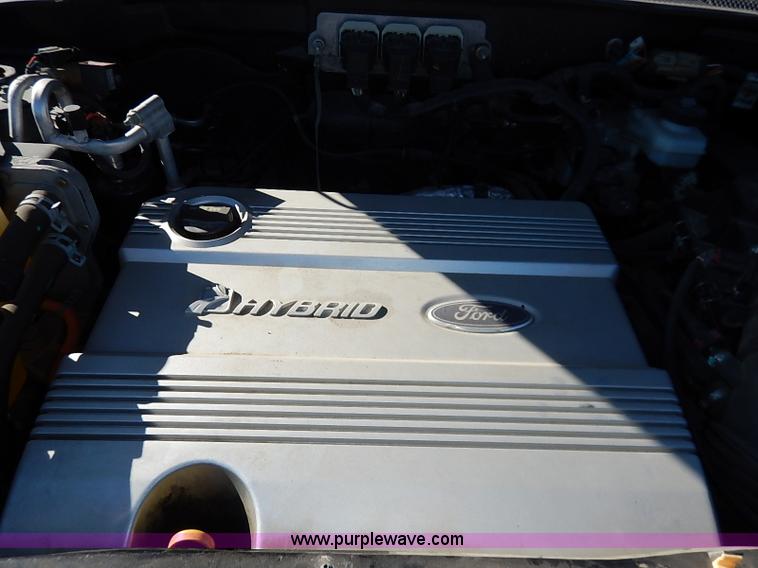 image for item I5138 2005 Ford Escape Hybrid SUV