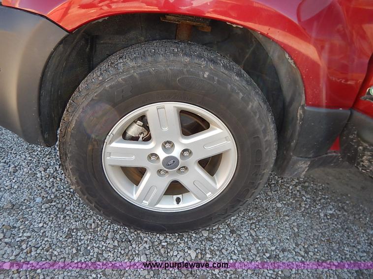 image for item I5138 2005 Ford Escape Hybrid SUV