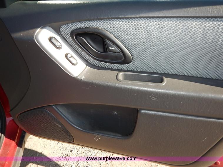 image for item I5138 2005 Ford Escape Hybrid SUV