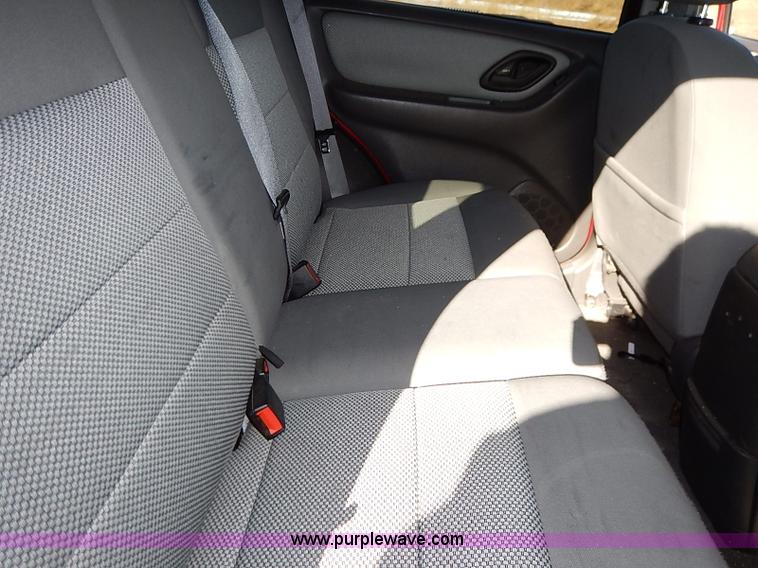 image for item I5138 2005 Ford Escape Hybrid SUV