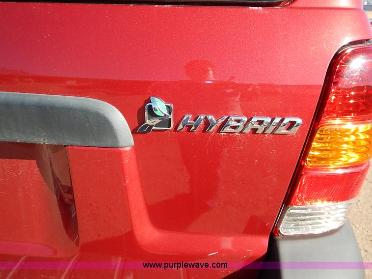 image for item I5138 2005 Ford Escape Hybrid SUV